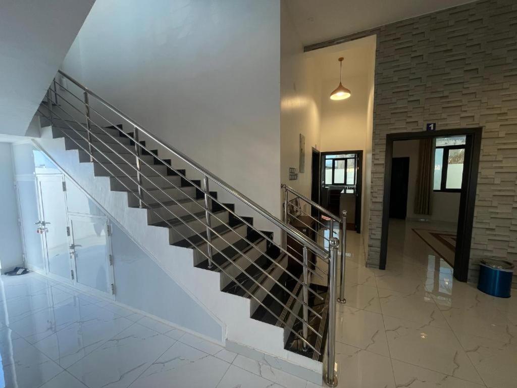 Tiwi Pearl Hotel Szúr Kültér fotó
