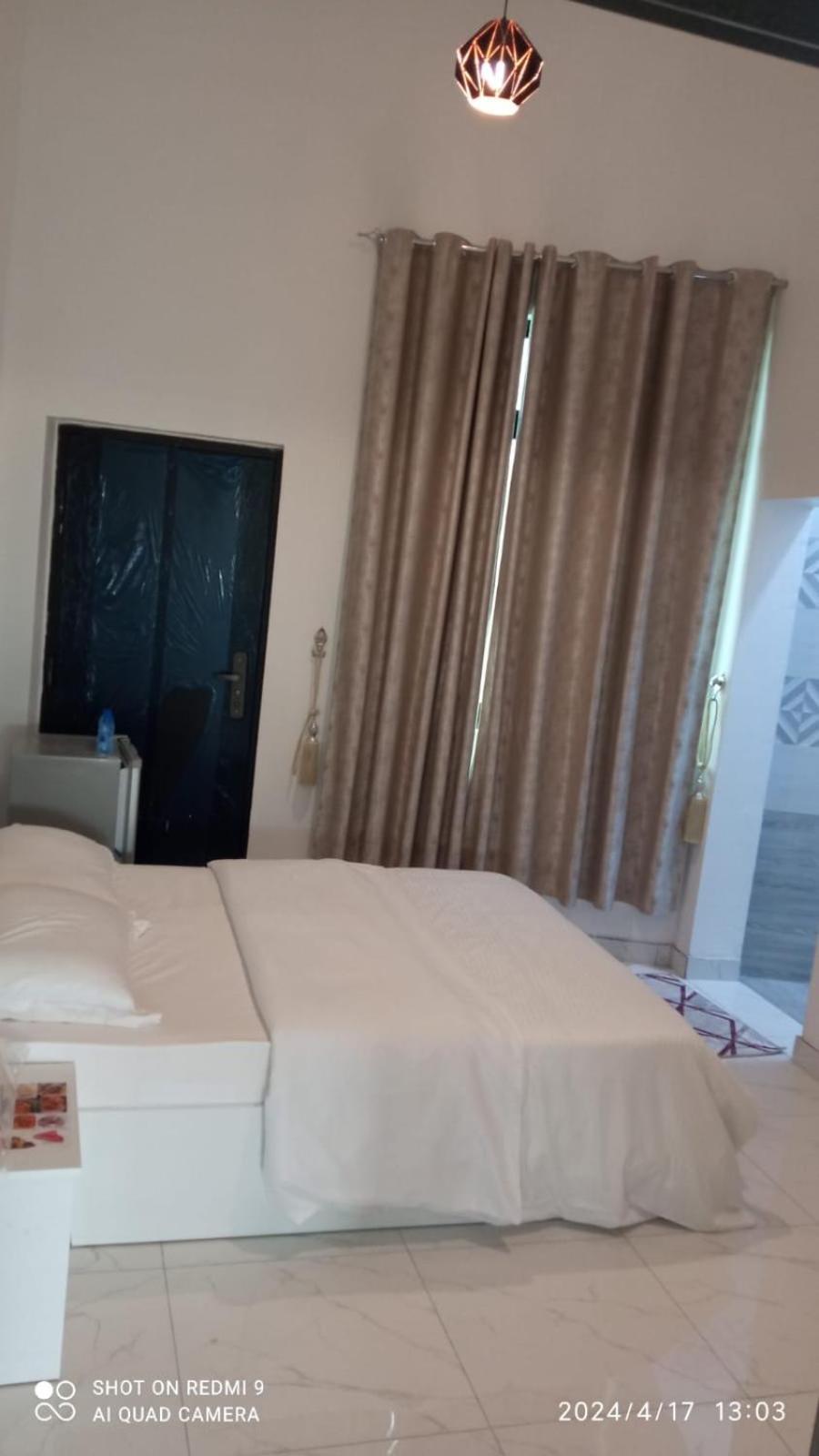 Tiwi Pearl Hotel Szúr Kültér fotó