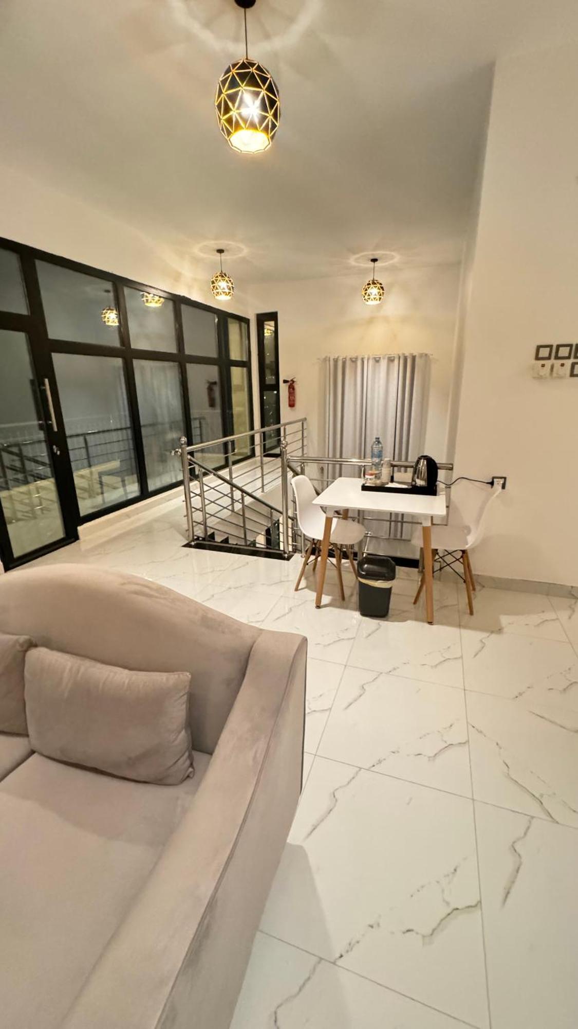 Tiwi Pearl Hotel Szúr Kültér fotó